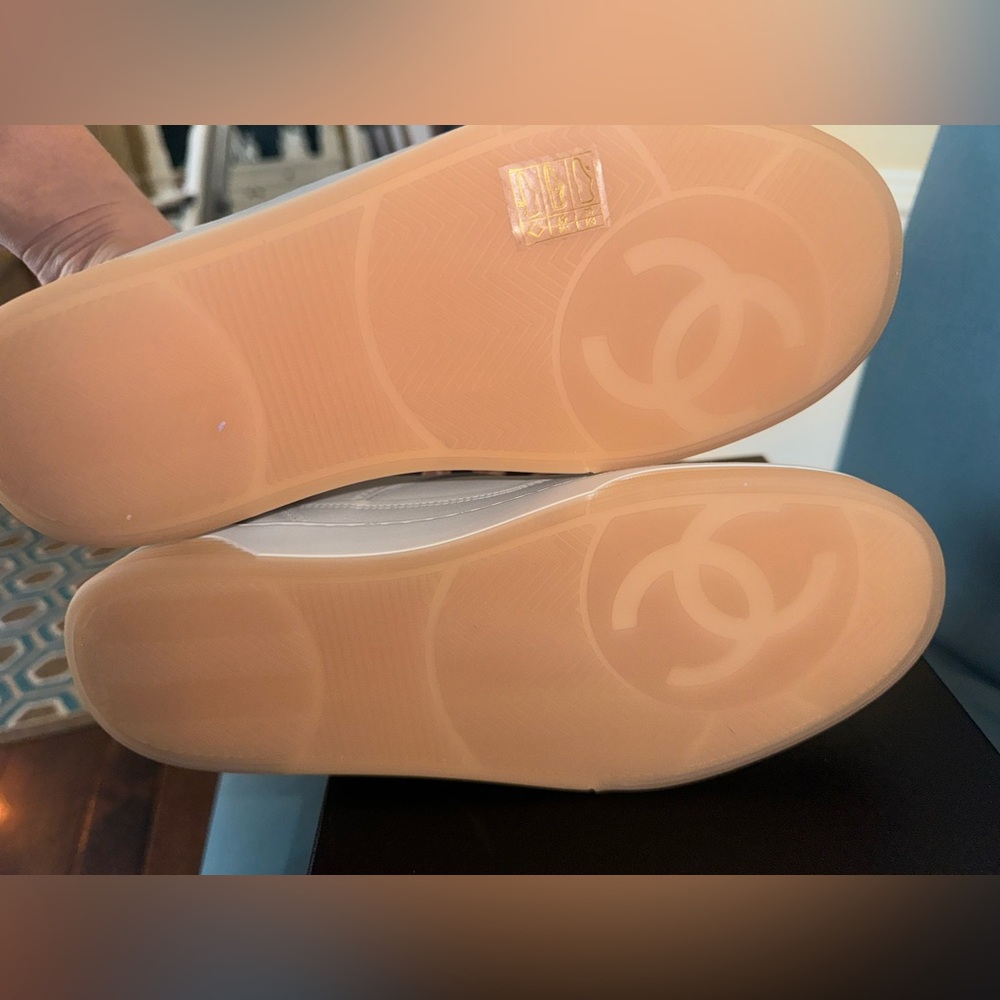 Chanel Sneakers: 2024 Interlocking CC Logo
Women's Size: 9 - Picture 3 of 5